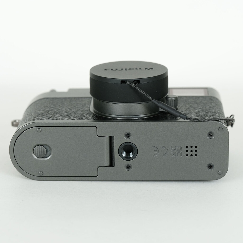 FUJIFILM X half X-HF1