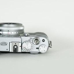 FUJIFILM FinePix X100 FUJIFILM FinePix X100