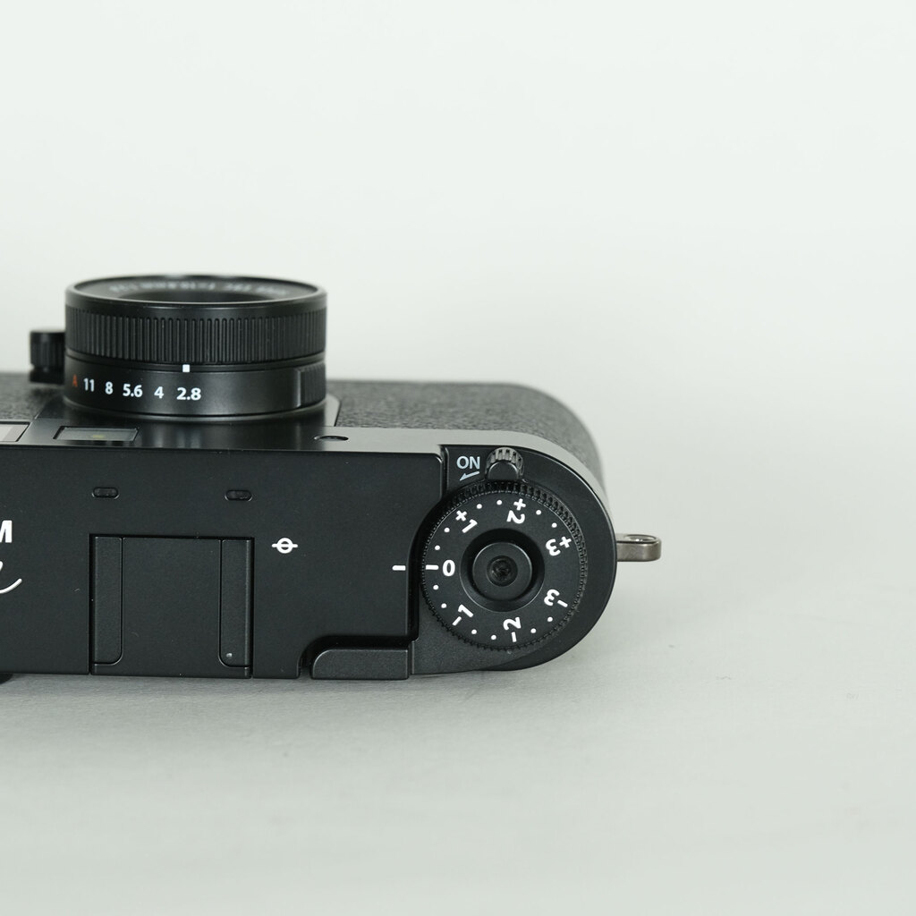 FUJIFILM X half X-HF1