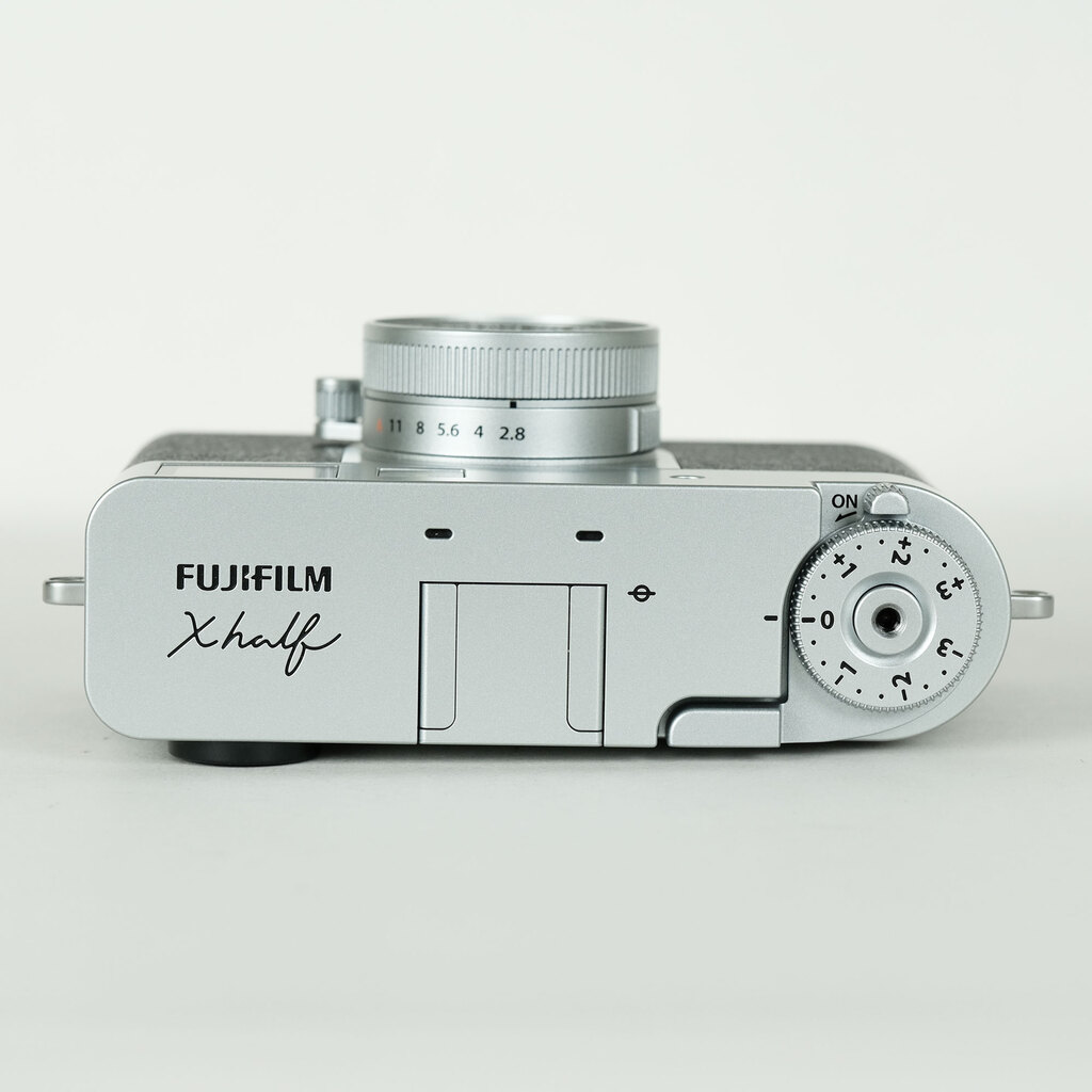 FUJIFILM X half X-HF1