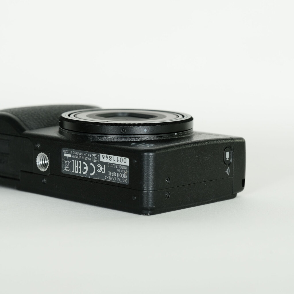 【希少】RICOH GR III RICOH GR IIIの出品 | ONE SCENE（ワンシーン）