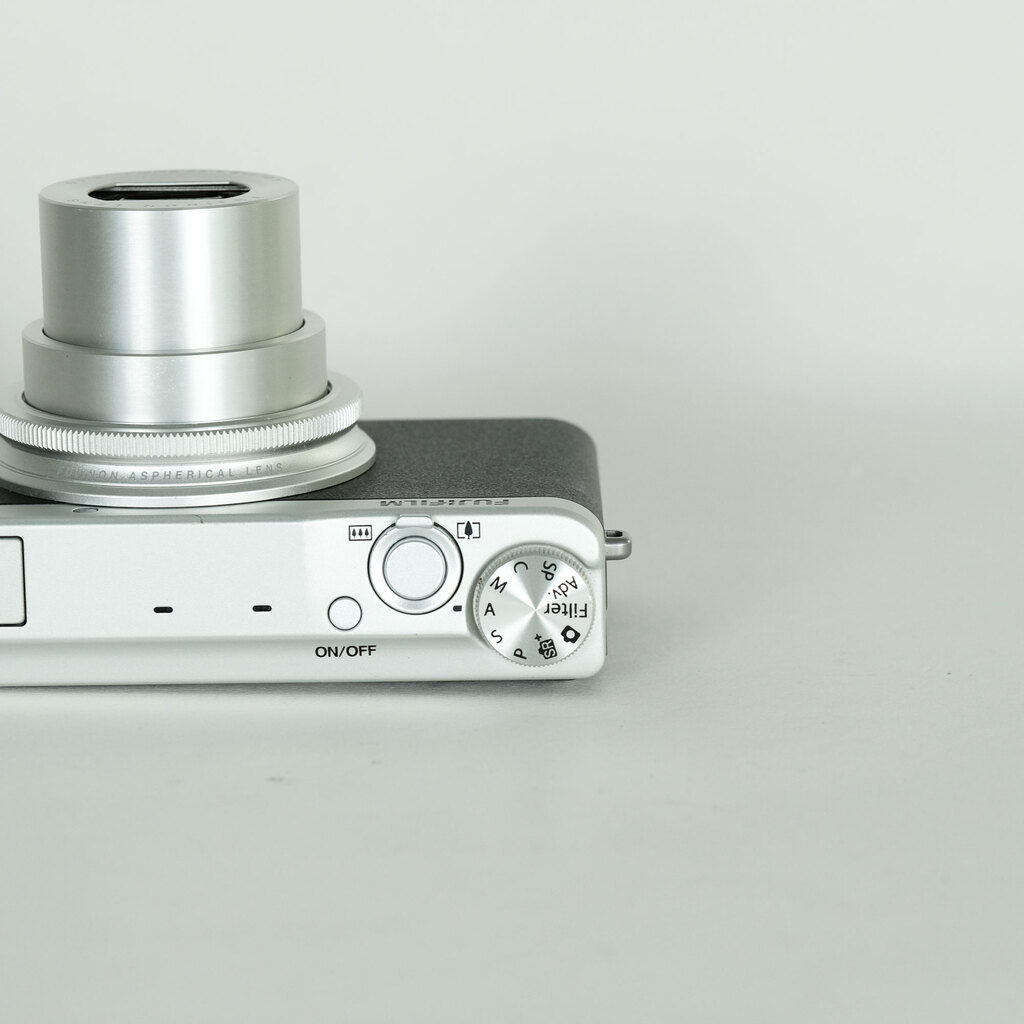 FUJIFILM XQ2 シルバー