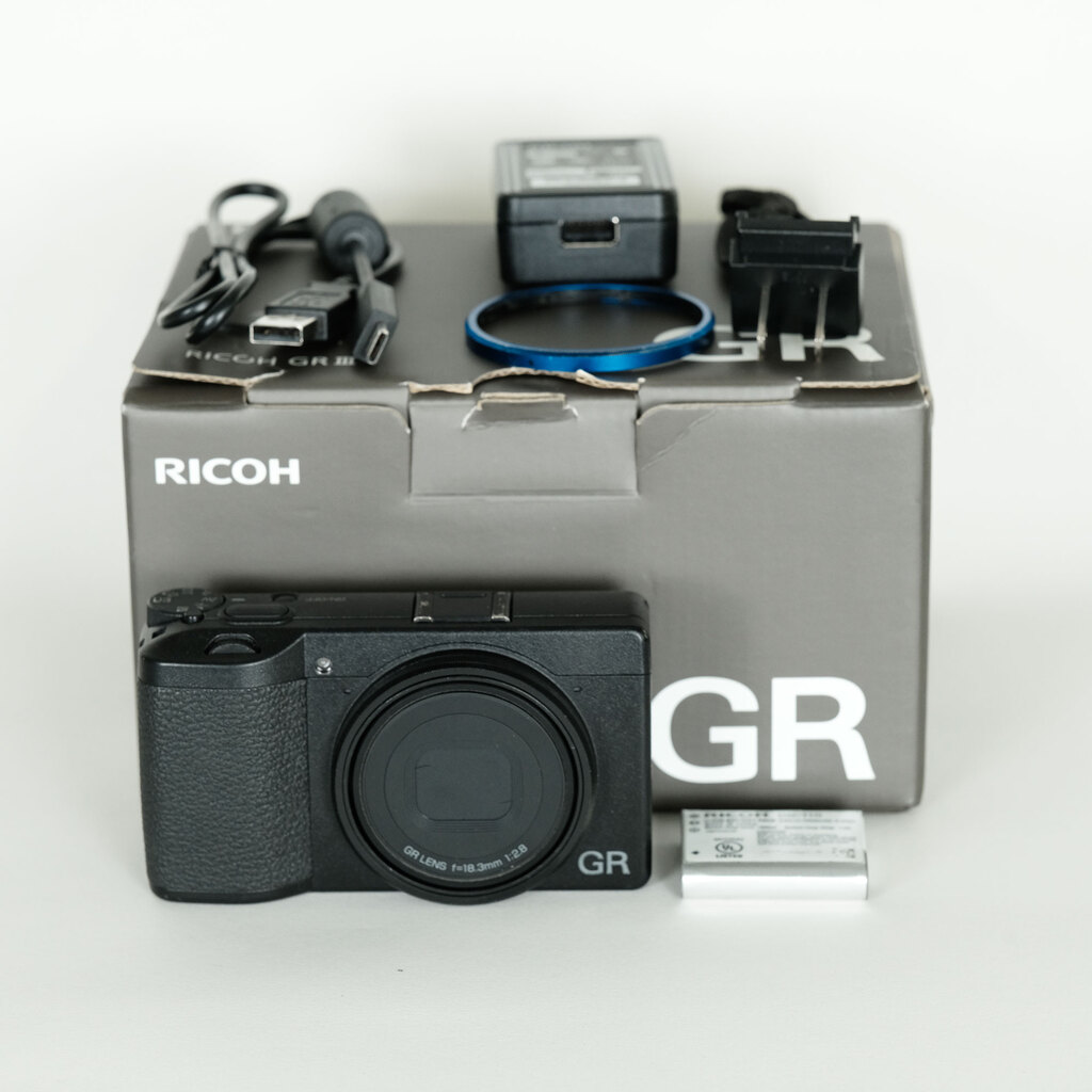 571ショット！元箱付き！新品級 ★ RICOH GR III 571ショット！元箱付き！新品級 ☆ RICOH GR III