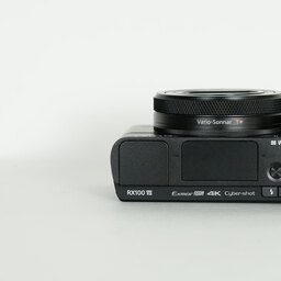 SONY Cyber-shot DSC-RX100M7