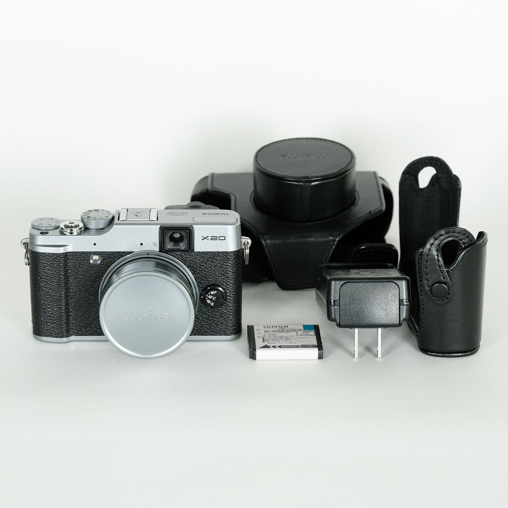訳アリ特価！FUJIFILM X20 シルバー コンパクトデジタルカメラ FUJIFILM 富士フィルム デジタルカメラ X20 シルバー : カメラの