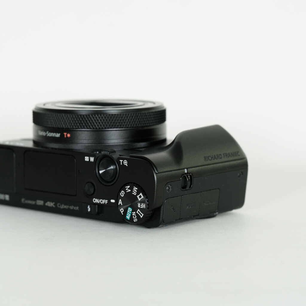SONY Cyber-shot DSC-RX100M7