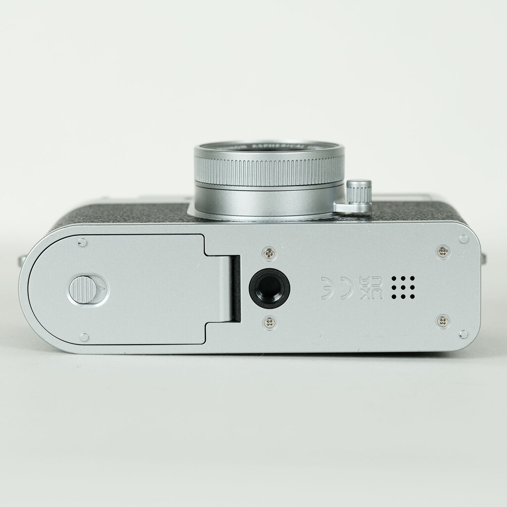 FUJIFILM X half X-HF1