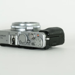 FUJIFILM X70 シルバー