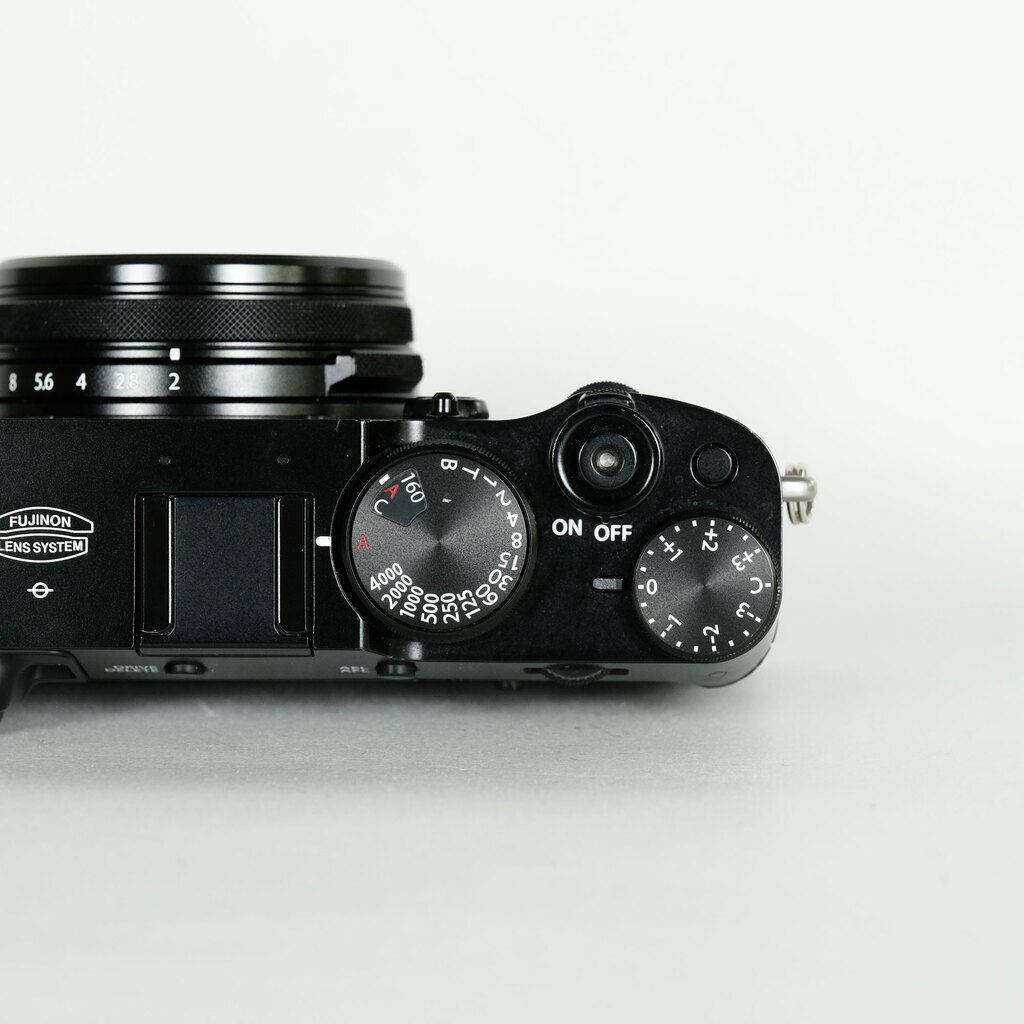 値下げ中FUJIFILM x100vブラック　　ショット数2000枚 富士フイルム FUJIFILM X100V ブラック｜新品通販フジヤカメラ