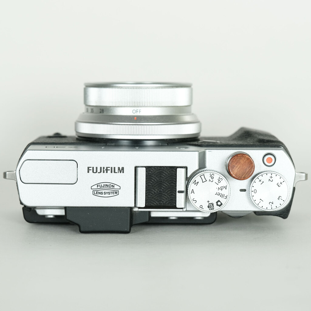 FUJIFILM X30 シルバー FUJIFILM X30 シルバー