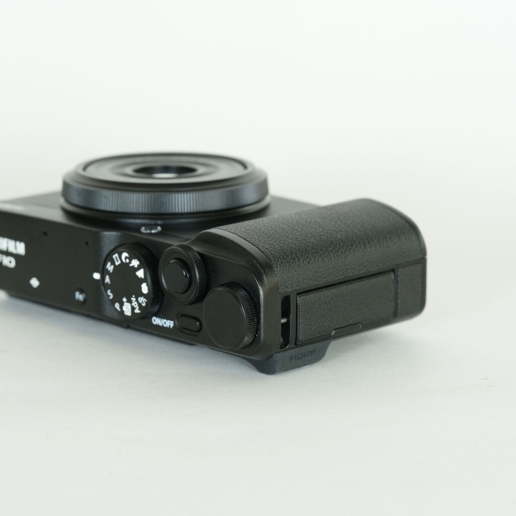 FUJIFILM XF10 ブラックの出品 | ONE SCENE（ワンシーン）
