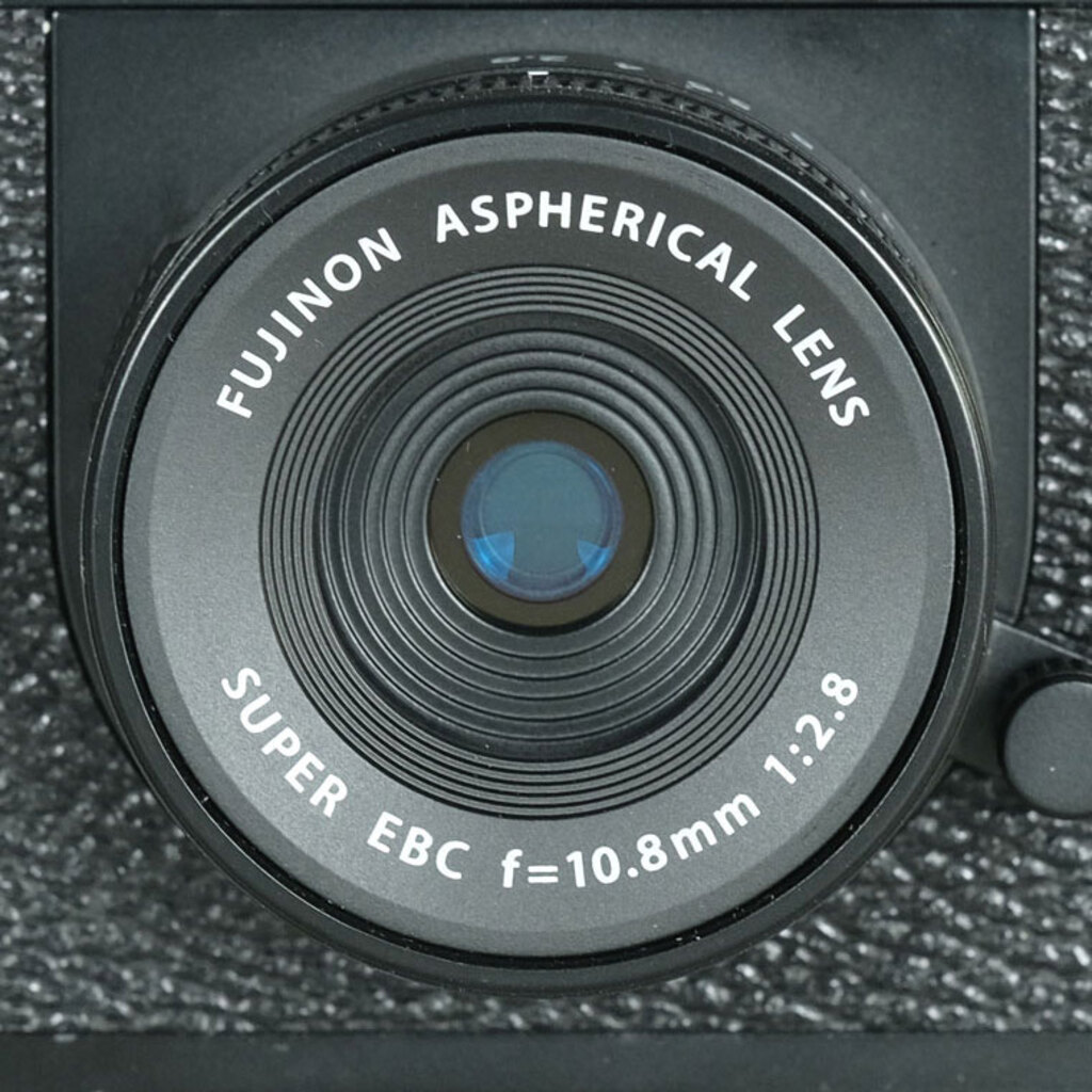 FUJIFILM X half X-HF1