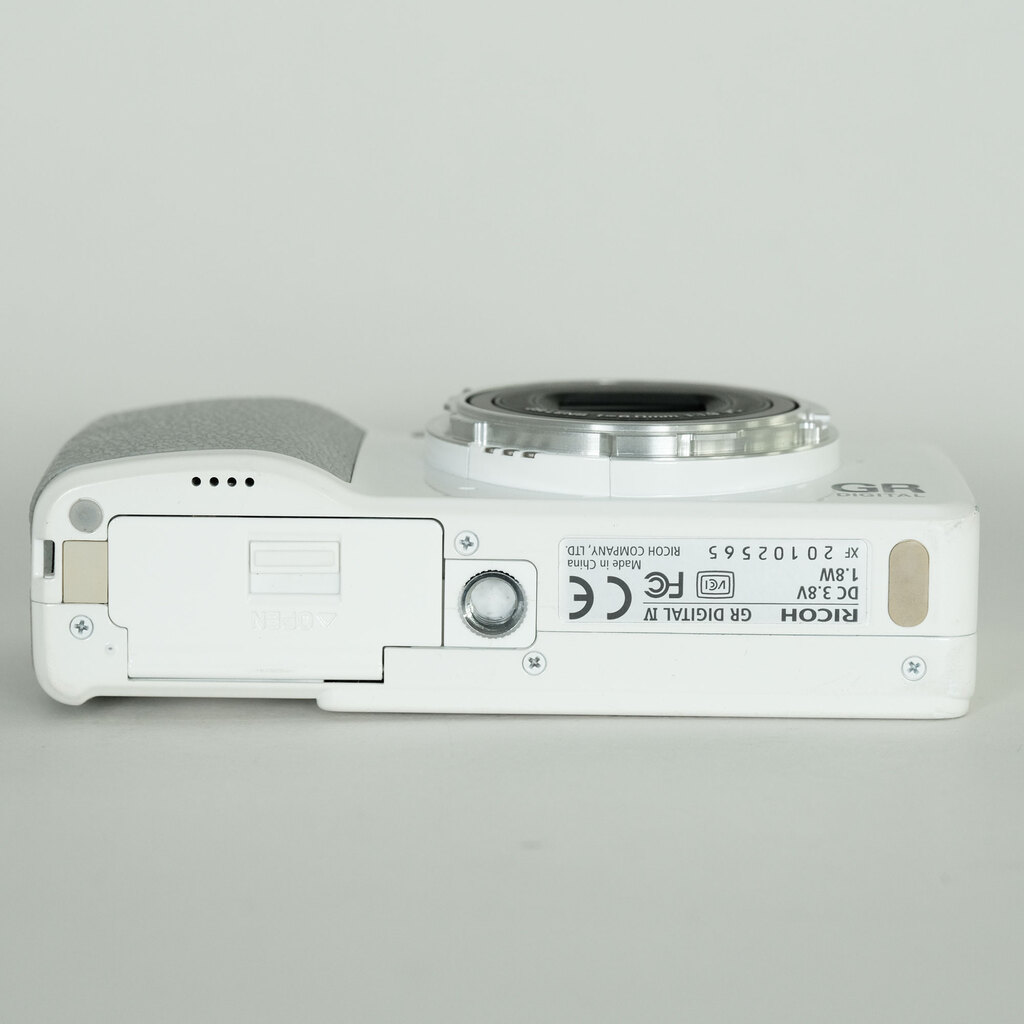 RICOH GR DIGITAL IV ホワイトエディション