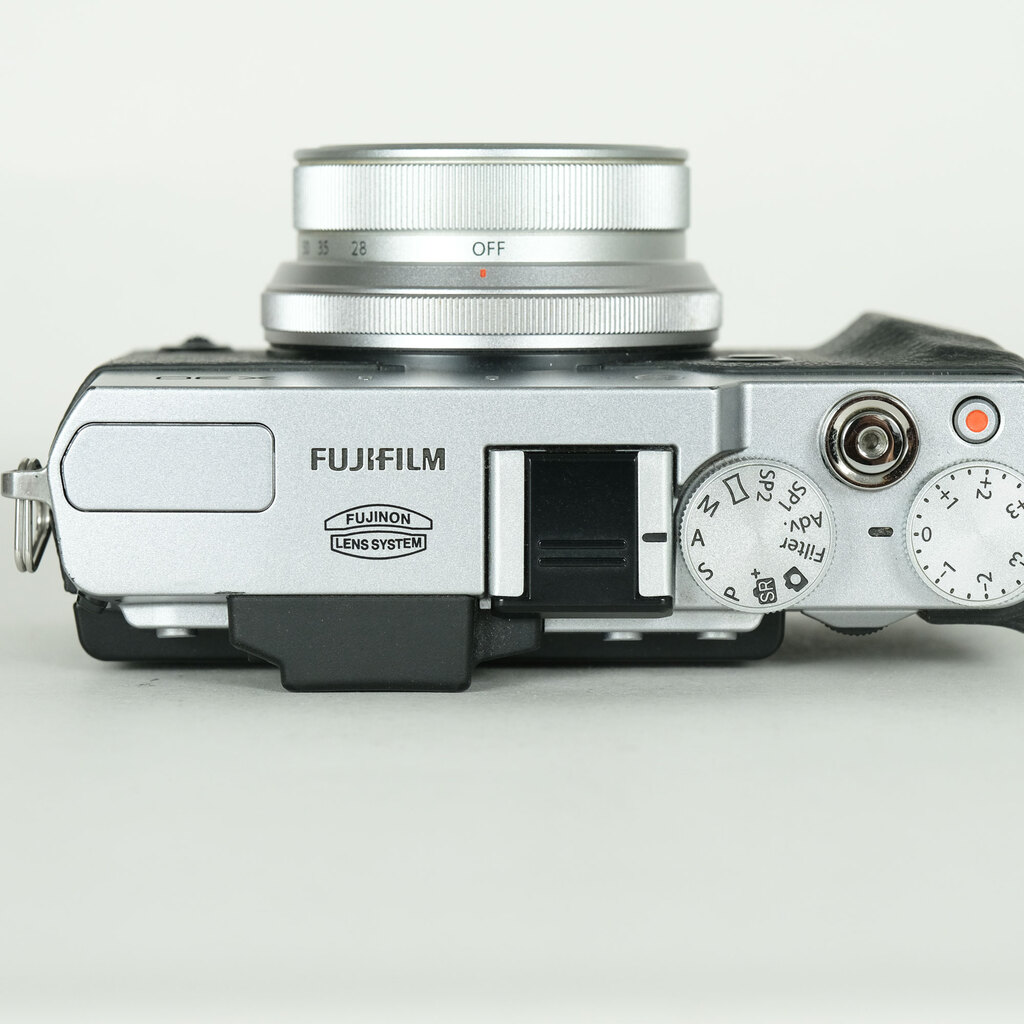 FUJIFILM X30 シルバー FUJIFILM X30 シルバー