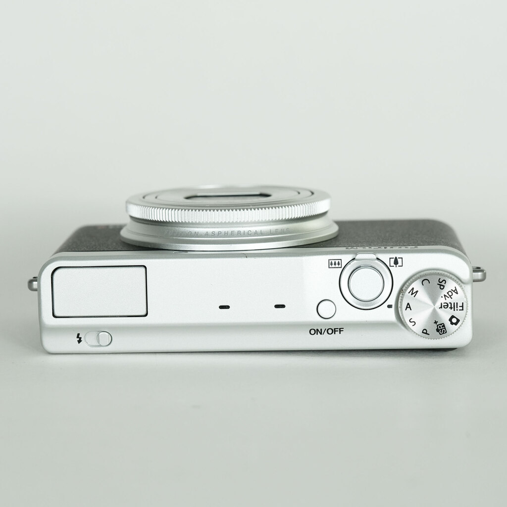 FUJIFILM XQ2 シルバー