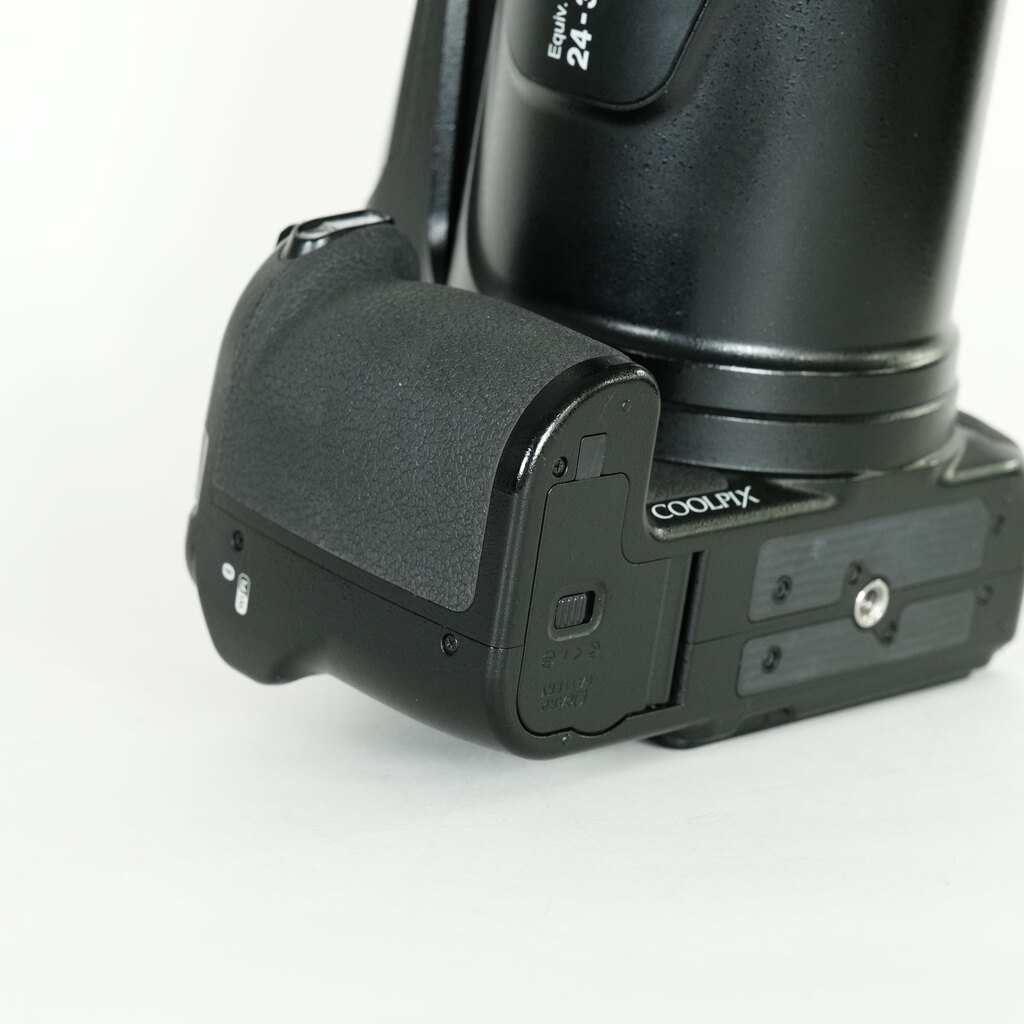 Nikon COOLPIX P1000の出品 | ONE SCENE（ワンシーン）