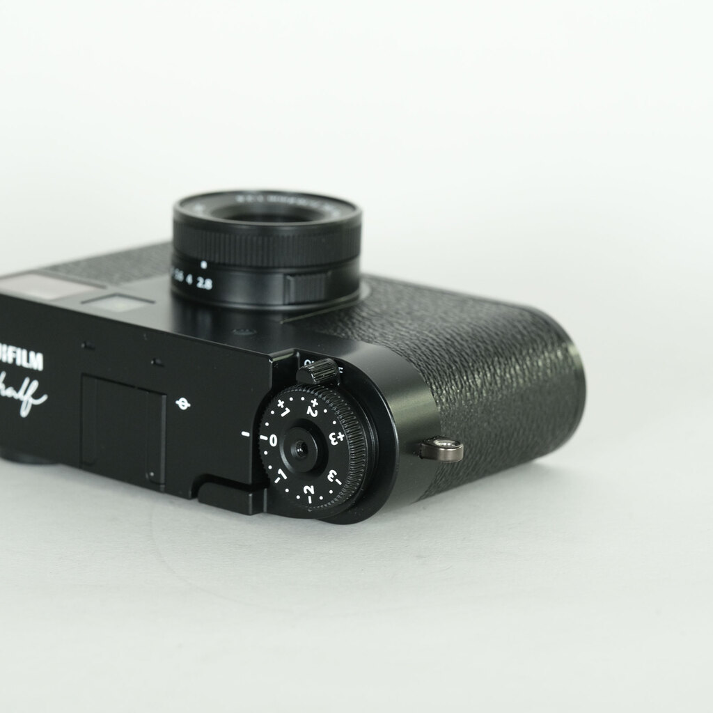 FUJIFILM X half X-HF1