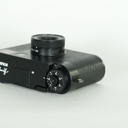 FUJIFILM X half X-HF1