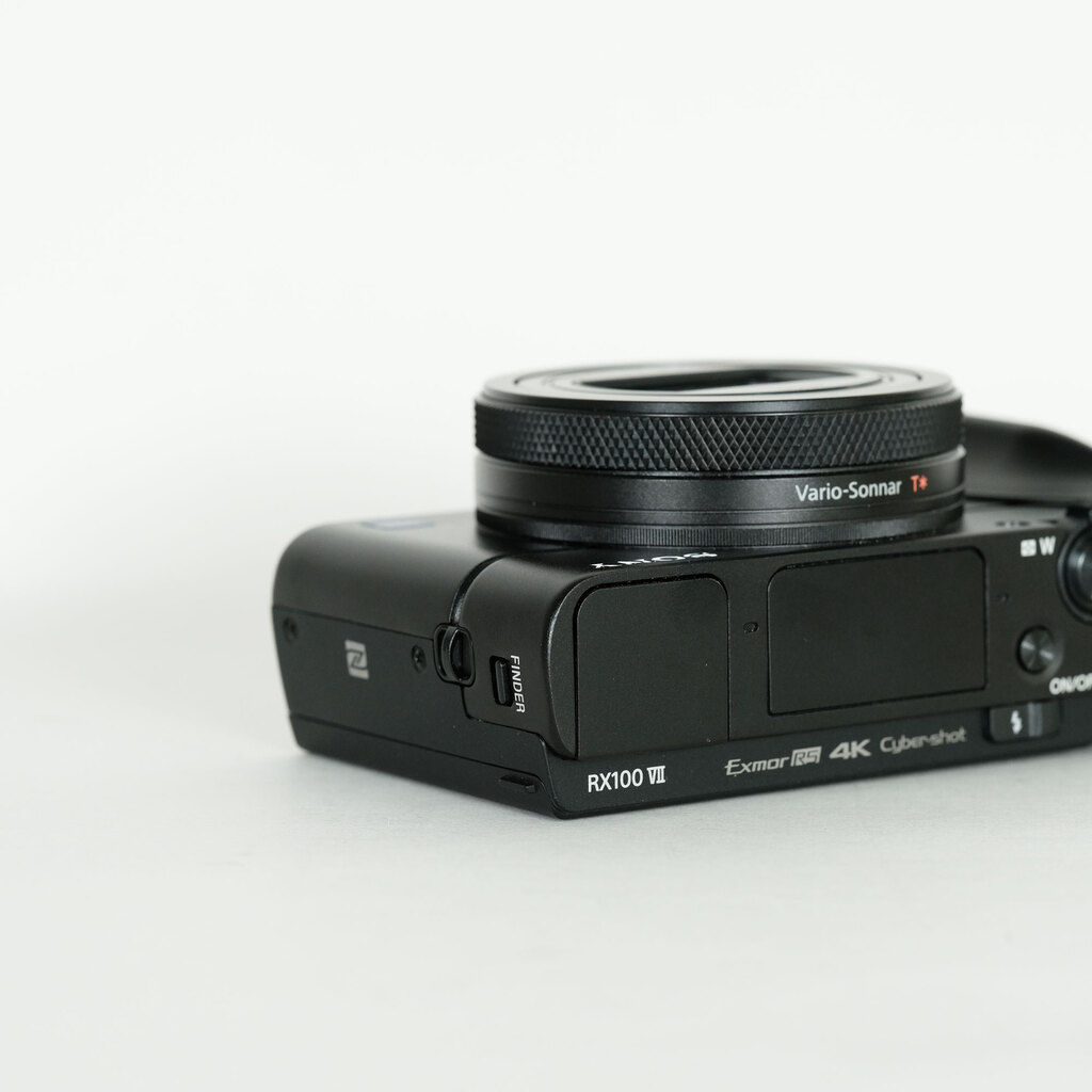 SONY Cyber-shot DSC-RX100M7