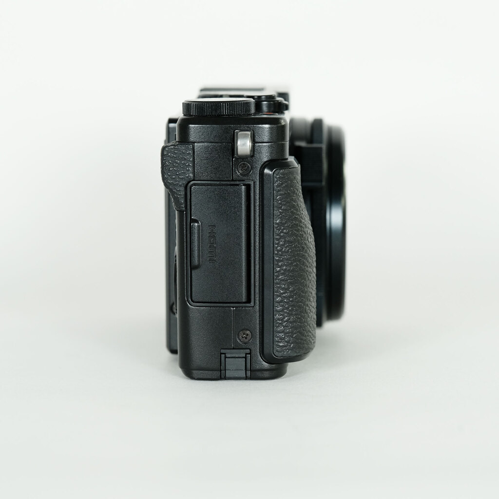 FUJIFILM X70 ブラック　動作品　【ワイコン付き】 FUJIFILM X70 ブラックの出品 | ONE SCENE（ワンシーン）