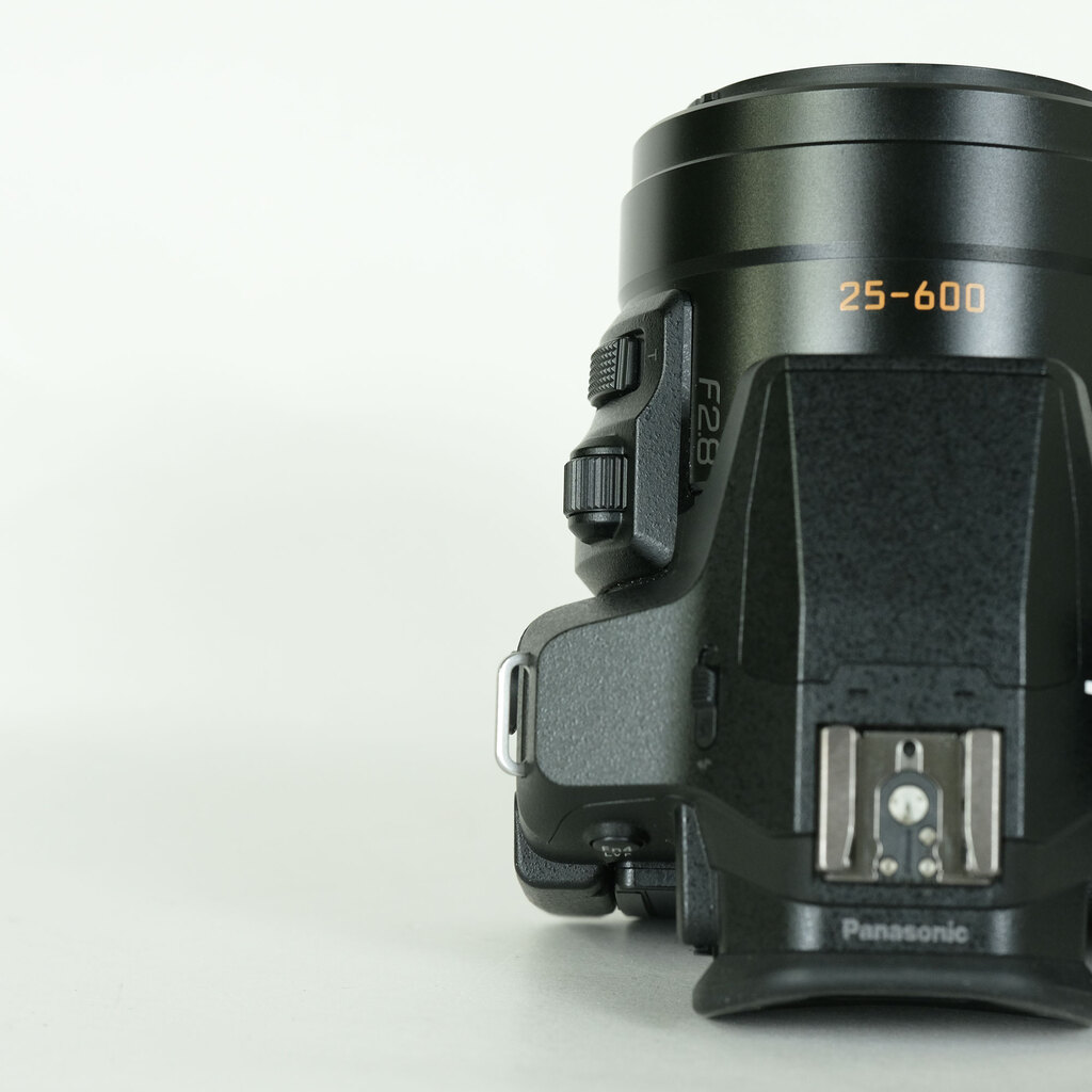 Panasonic LUMIX DMC-FZ300