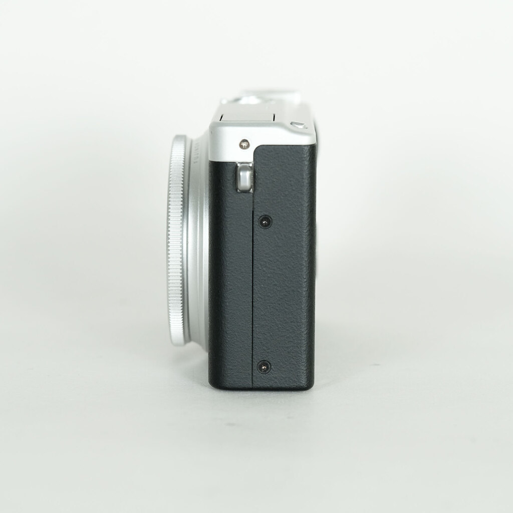 FUJIFILM XQ2 シルバー