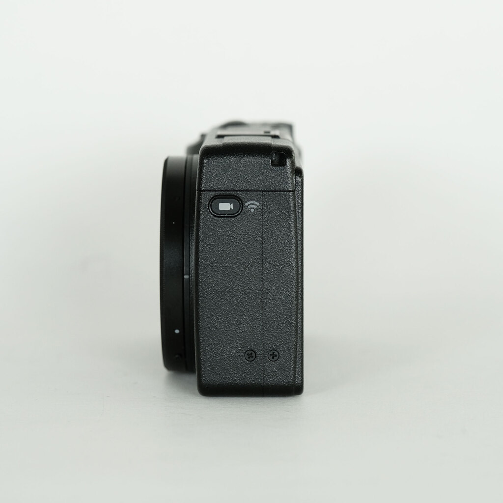 【新品未使用】RICOH GR IIIx 1～2日以内での発送可能 RICOH GR IIIxの出品 | ONE SCENE（ワンシーン）