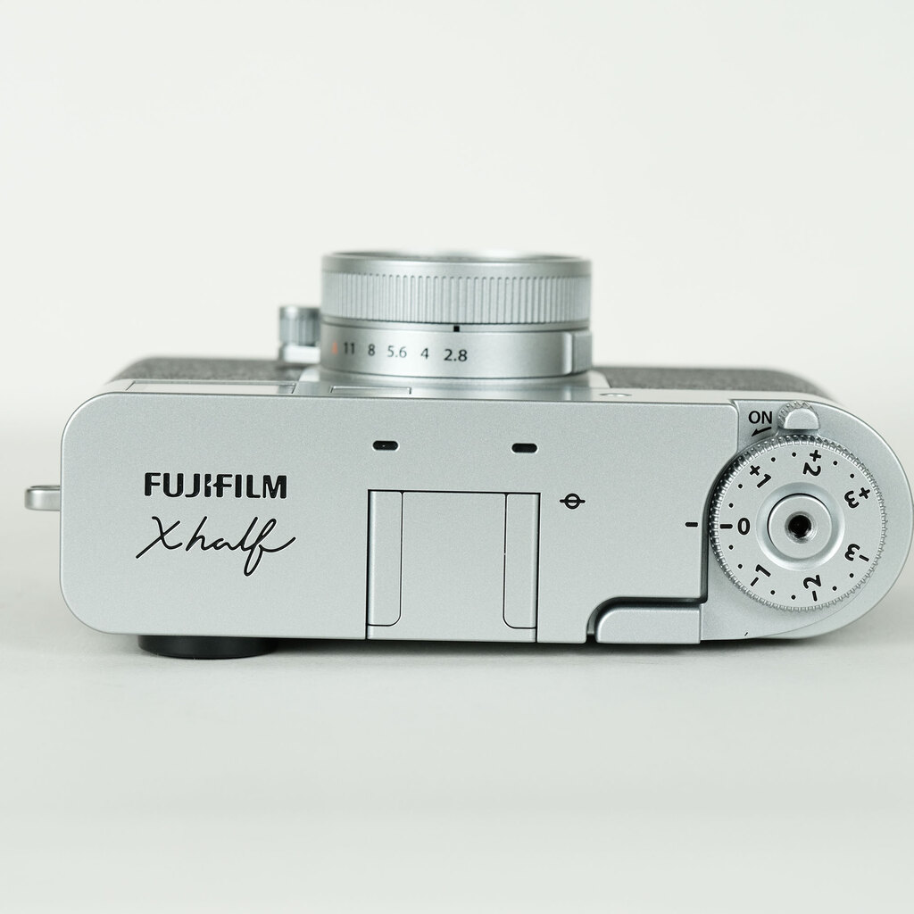 FUJIFILM X half X-HF1