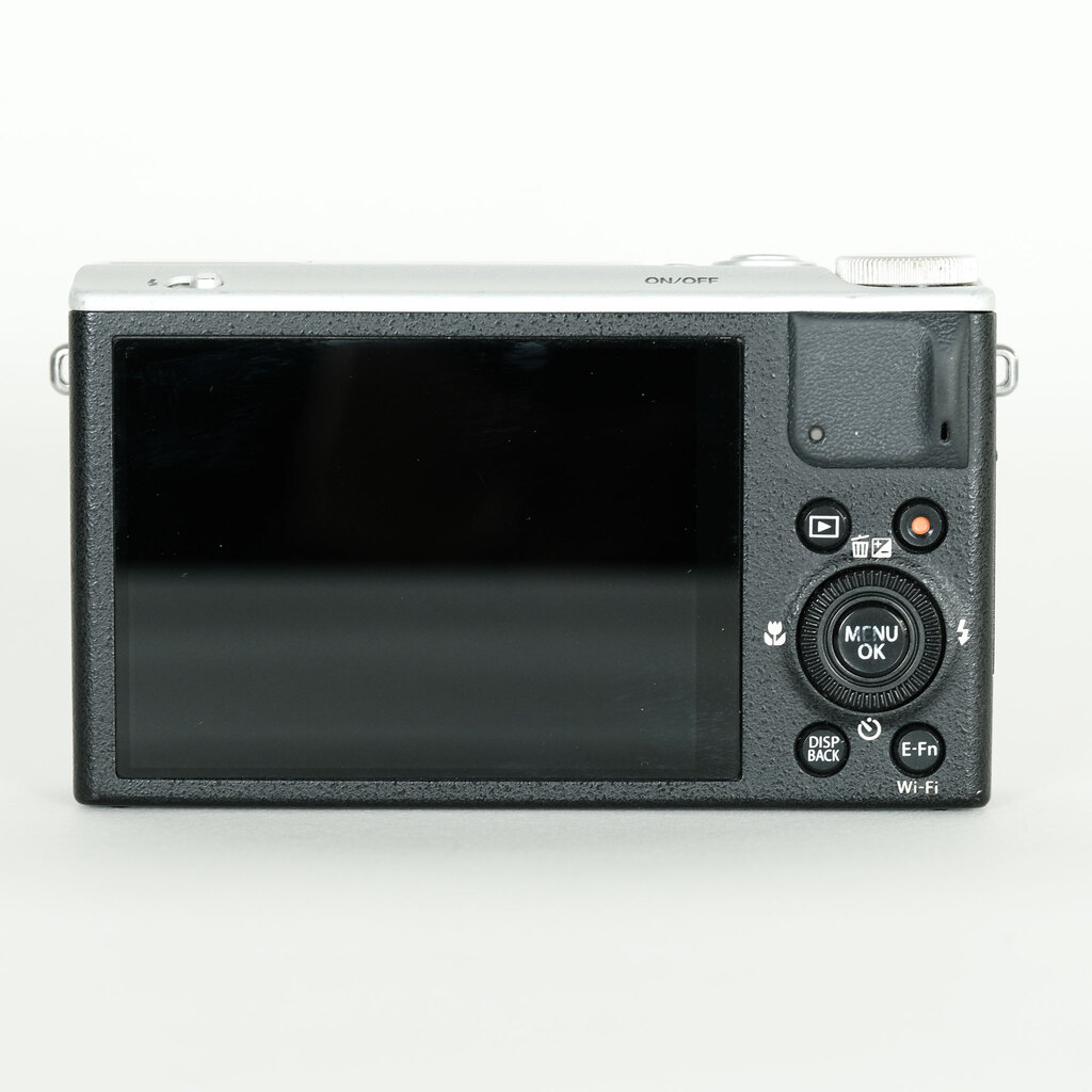 FUJIFILM XQ2 ジャンク FUJIFILM XQ2 シルバーの出品 | ONE SCENE（ワンシーン）