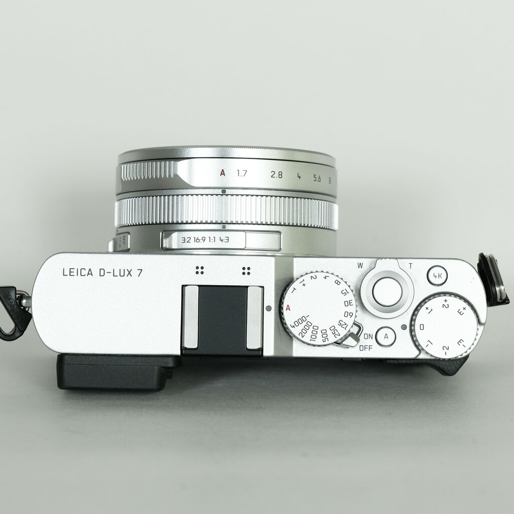 LEICA - Leica D-LUX7 シルバー Leica D-Lux 7 Compact Digital Camera in Silver