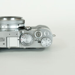 FUJIFILM X100F シルバー FUJIFILM X100F シルバー