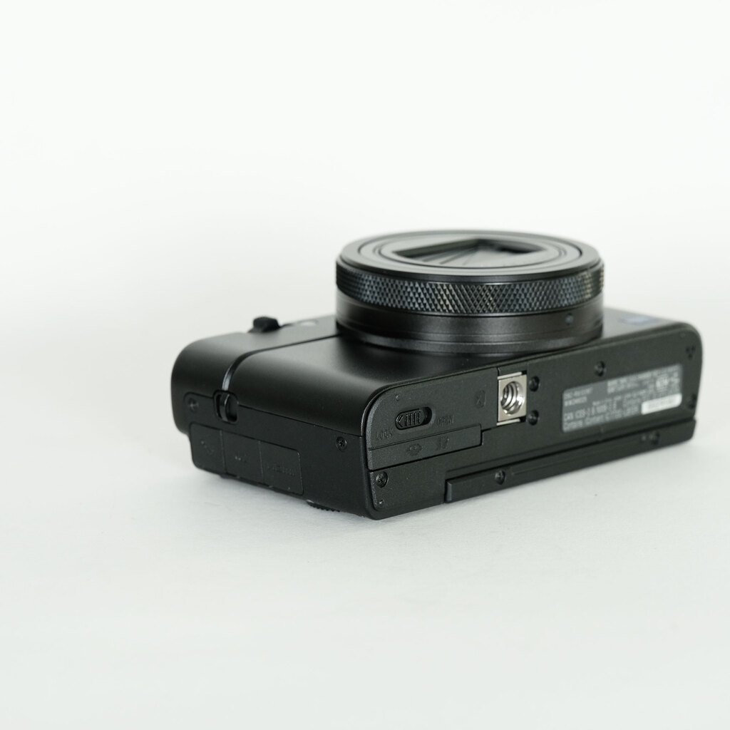 SONY Cyber-shot DSC-RX100M7