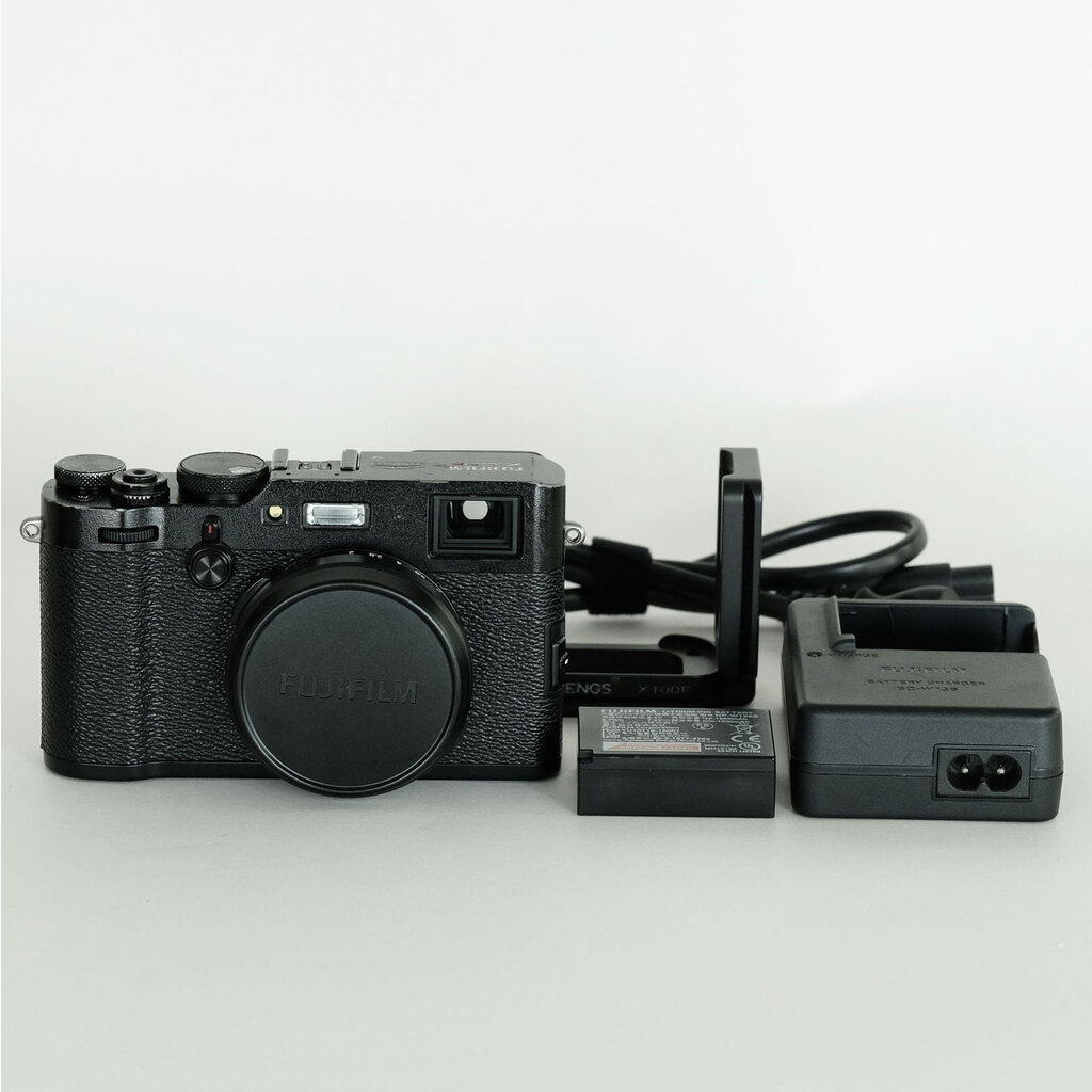 FUJIFILM X100F ブラックの出品 | ONE SCENE（ワンシーン）