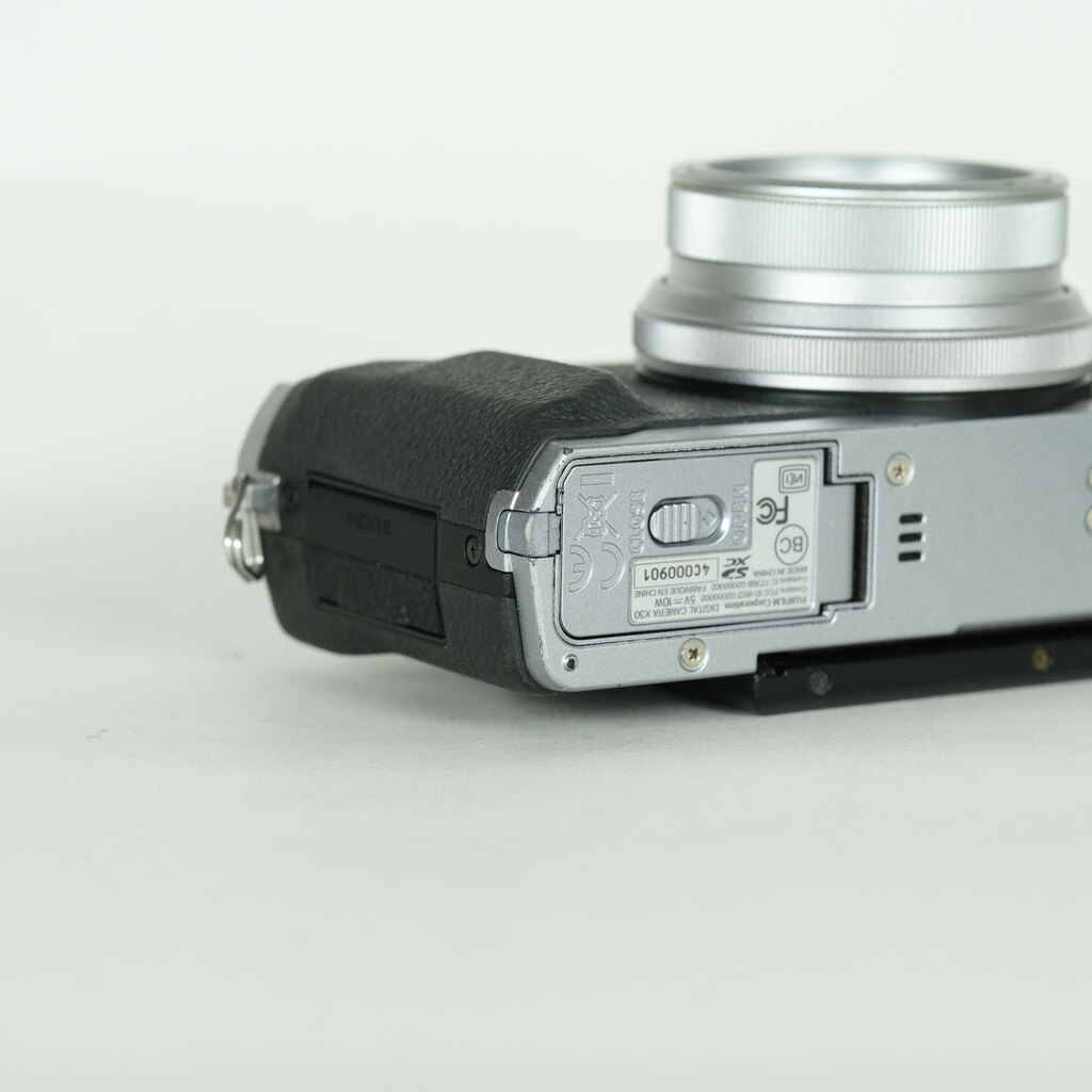 FUJIFILM X30 シルバー FUJIFILM X30 シルバー