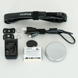 FUJIFILM X70 シルバー