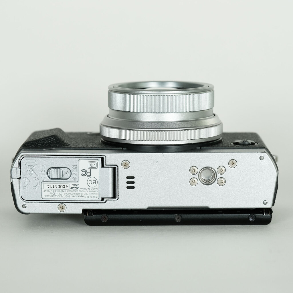 FUJIFILM X30 シルバー FUJIFILM X30 シルバー