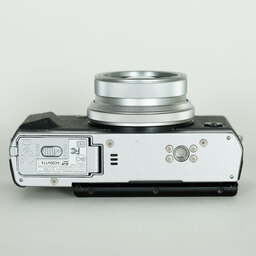 FUJIFILM X30 シルバー FUJIFILM X30 シルバー