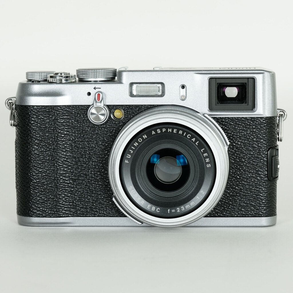 富士フィルム Fujifilm FinePix X100 FinePix 富士フィルム Fujifilm X100 シルバー デジタルカメラ