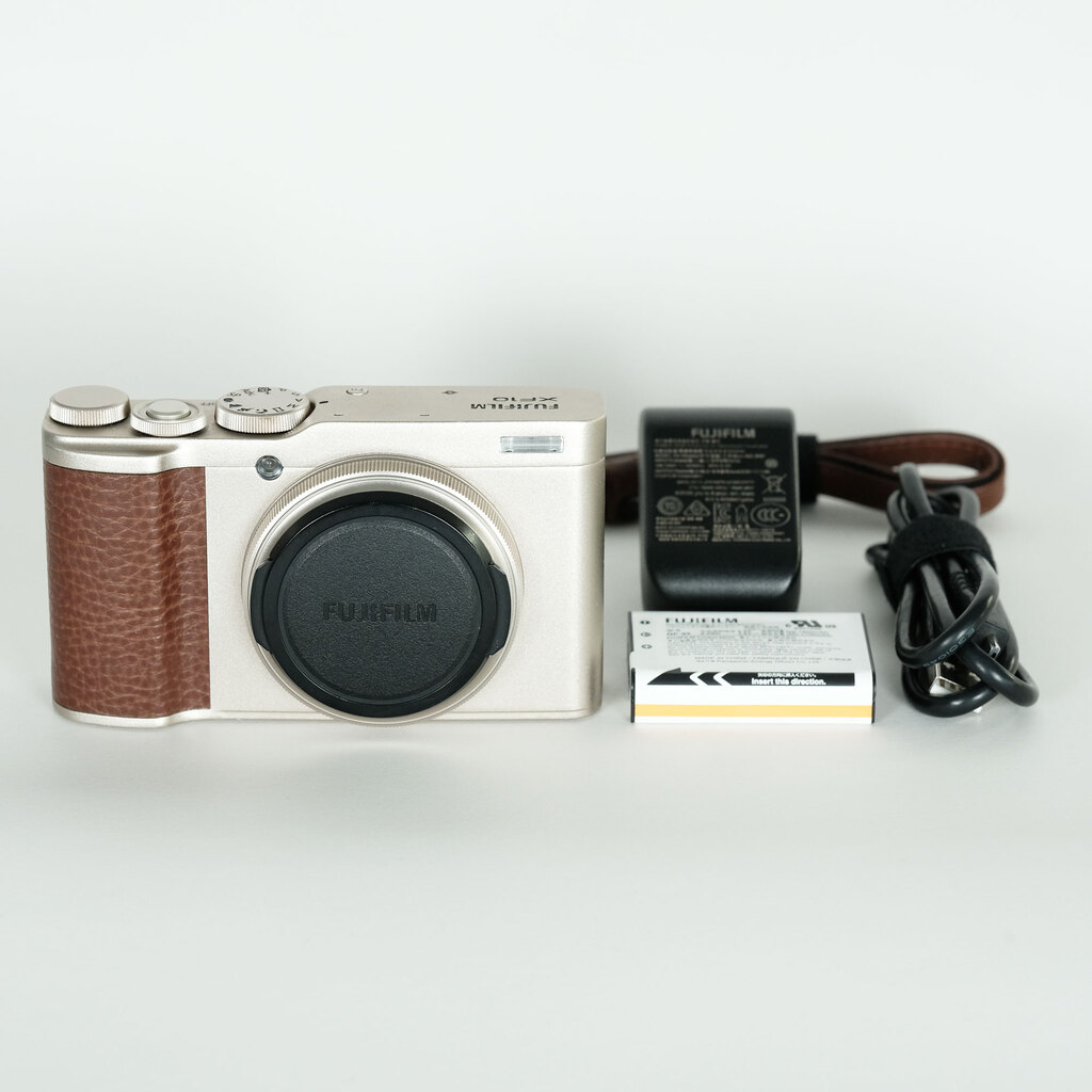 FUJIFILM XF10 VpS[h