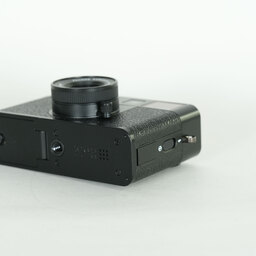 FUJIFILM X half X-HF1