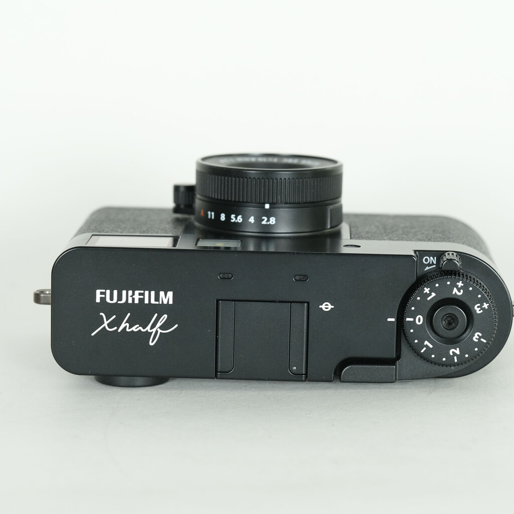 FUJIFILM X half X-HF1