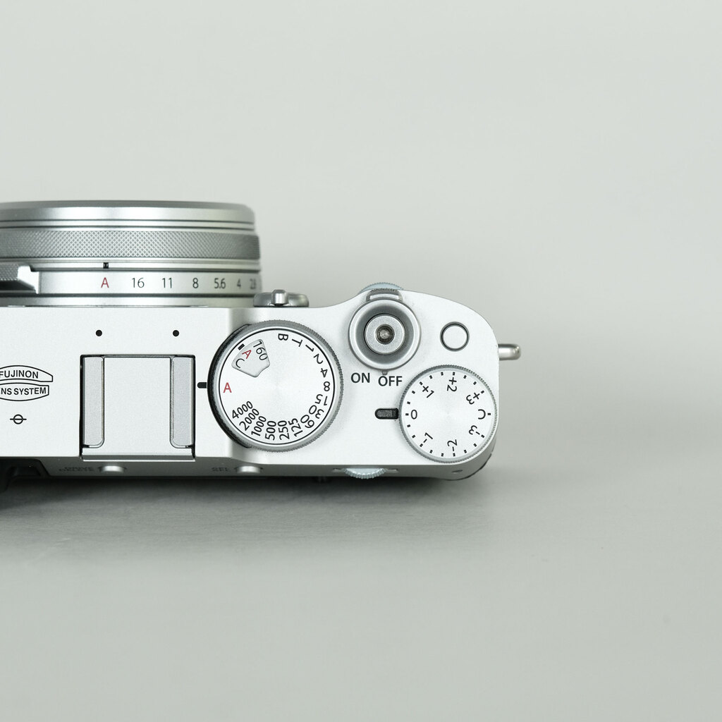 FUJIFILM X100V シルバーの出品 | ONE SCENE（ワンシーン）