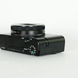 SONY Cyber-shot DSC-RX100M7