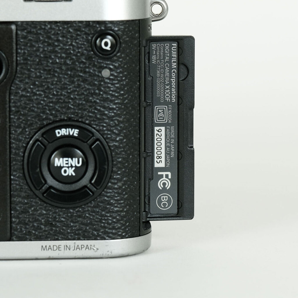 FUJIFILM X100F シルバーの出品 | ONE SCENE（ワンシーン）
