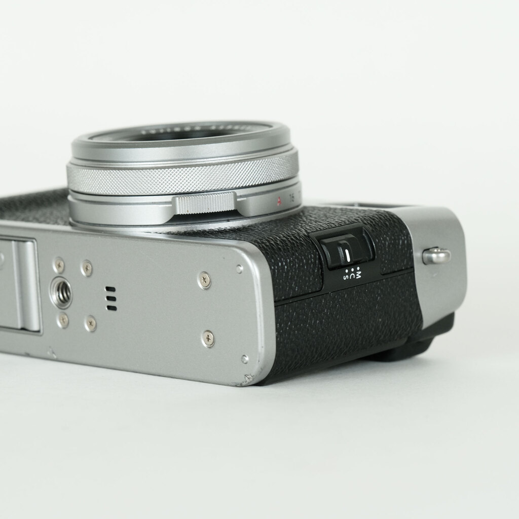 FUJIFILM X100F シルバー ジャンク FUJIFILM X100F シルバーの出品 | ONE SCENE（ワンシーン）