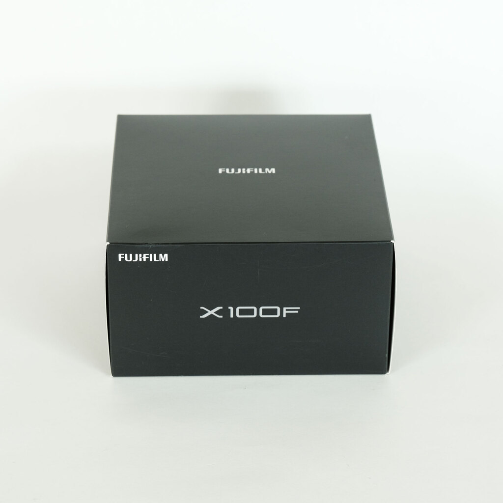 FUJIFILM X100F シルバー FUJIFILM X100F シルバー