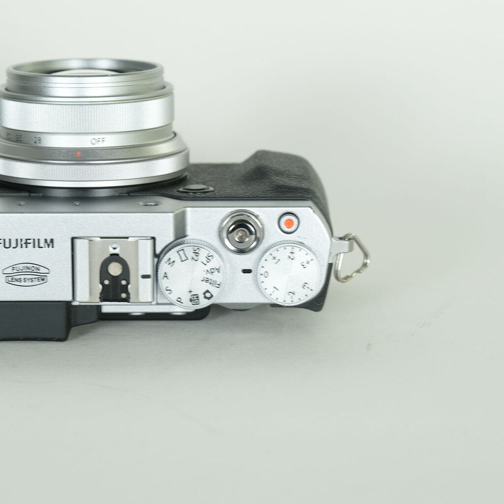 FUJIFILM X30 シルバー FUJIFILM X30 シルバー