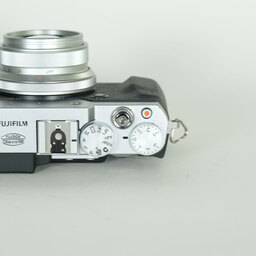 FUJIFILM X30 シルバー FUJIFILM X30 シルバー