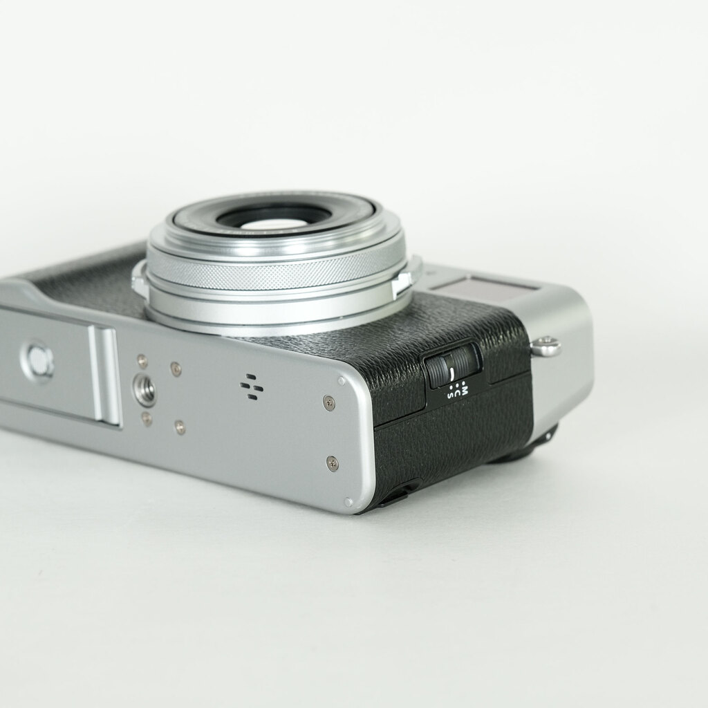 FUJIFILM デジタルカメラ X100V シルバー X100V-S Amazon.com : Fujifilm X100V Digital Camera - Silver