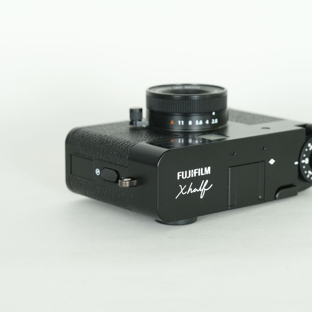 FUJIFILM X half X-HF1